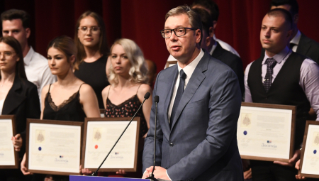'VI STE NAŠI ŠAMPIONI!' Vučić objavio divan snimak sa svečane dodele stipendija! (VIDEO)