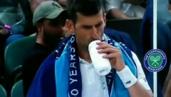 BOLESNI NAPAD NA NOVAKA Đoković više ne sme ni da pije vodu, optužen da "krije nešto" u flašici (VIDEO)