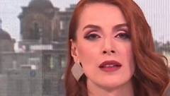 ZMIJA U JUTARNJEM PROGRAMU! Voditeljka prestravljena, krenule joj suze od straha, pokušavali da je smire (FOTO)