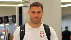 NJU DUŠKO TOŠIĆ NIKAD NIJE PRESTAO DA VOLI Nije pevačica, crnka je, a ovako izgleda