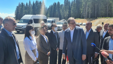 VUČIĆ STIGAO NA GOLIJU Zaista neverovatna priroda (FOTO)