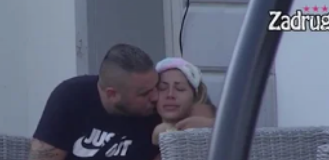 LAVINA EMOCIJA! Car prišao uplakanoj Dalili, pa je obasipao poljupcima (FOTO)