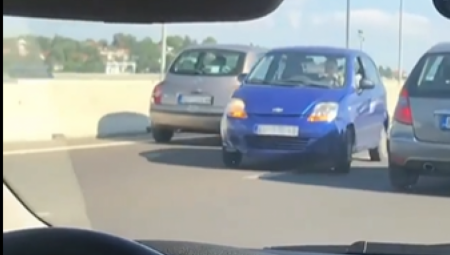 NEVEROVATAN PRIZOR SA MOSTA NA ADI Čovek vozi suprotnom trakom, za dlaku izbegnuta tragedija (FOTO)