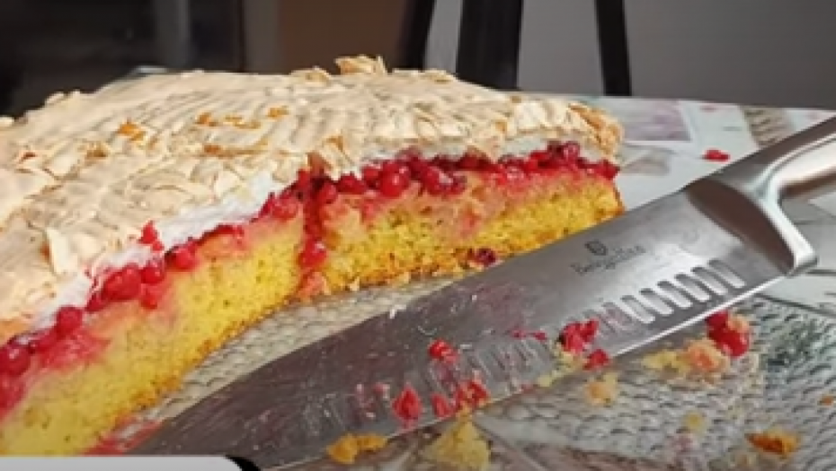 BRZI KOLAČ SA JAGODAMA Poslastica kojoj niko ne može da odoli