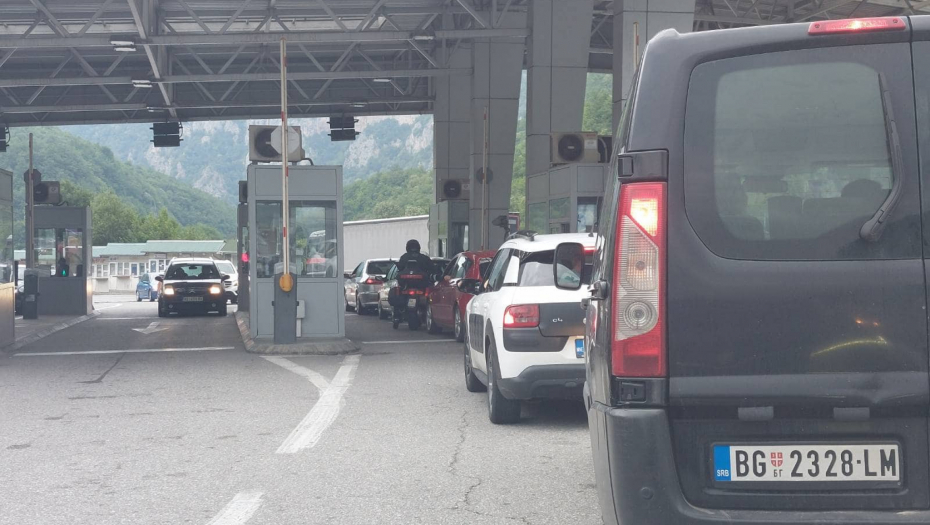 GUŽVA KA MORU Čeka se na graničnim prelazima, na Preševu zadržavanje 90 minuta