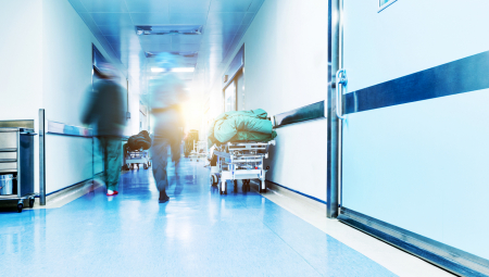 EVAKUISANA BOLNICA ZBOG PRETNJE BOMBOM Psi tragači trenutno pretražuju kliniku u Nemačkoj