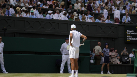 IZGLEDA KAO DA JE POPILA 700 PIĆA Kirjos pobesneo tokom meča na ženu u publici, tražio od sudije da je izbaci (VIDEO)