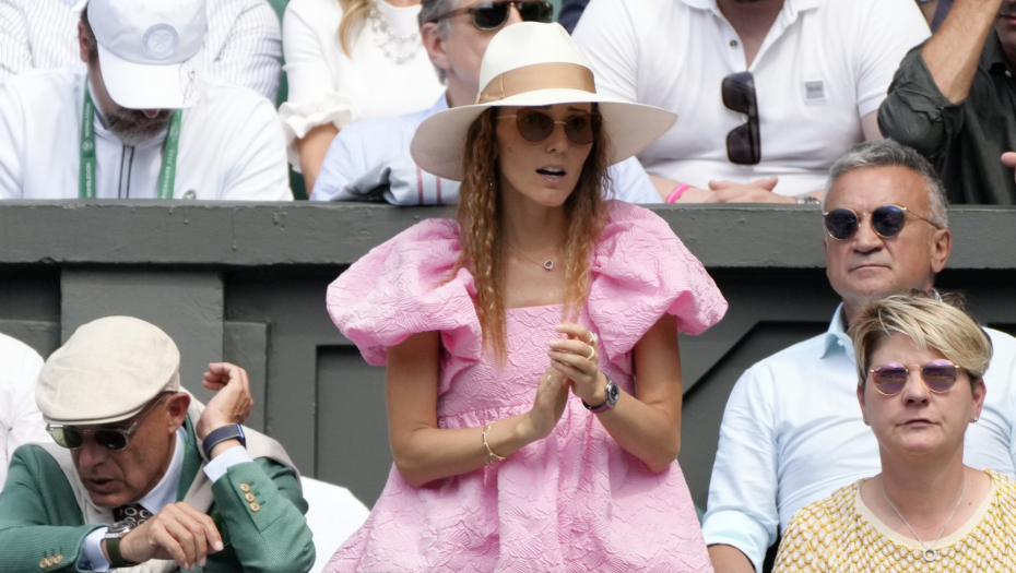 NOVAKOVA SUPRUGA SVE ZASENILA Jelena Đoković u centru pažnje, svi su komentarisali njenu kombinaciju (FOTO)