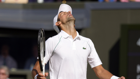 DETALJ KOJI JE RASPLAKAO PLANETU Đoković je odmah nakon meča potrčao ka tribinama, a razlog je samo jedan (FOTO)