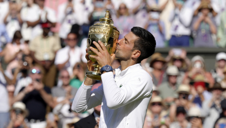NOVAKOVOJ DOMINACIJI SE NE NAZIRE KRAJ Đoković posle novog preokreta srušio Kirjosa i osvojio sedmi trofej Vimbldona