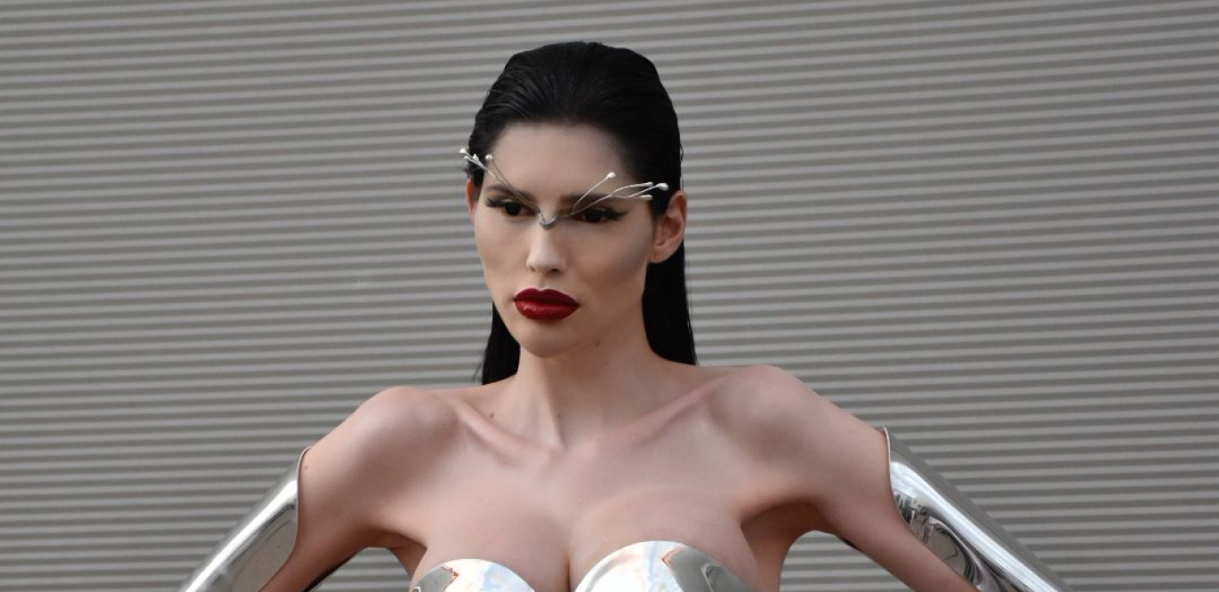 DENIZ DEJM ŠOKIRALA SVE SVOJIM IZGLEDOM Veliko finale Zadruge 5 uskoro počinje, stigla i podrška Filipa Cara, a tu je i majka Aleks Nikolić (FOTO)
