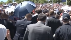 SEDAM GODINA ĆUTANJA Niko nije kriv za pokušaj ubistva Aleksandra Vučića u Srebrenici, za zločine nad Srbima se ne odgovara! (FOTO/VIDEO)