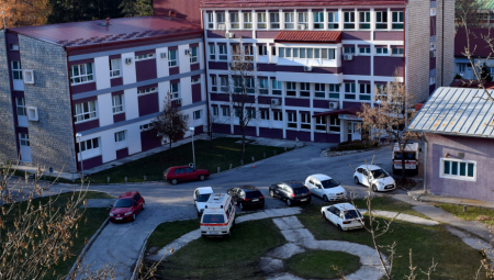 TEŠKA SAOBRAĆAJNA NESREĆA NA PUTU CETINJE-BUDBA Dve osobe poginule, više povređenih u udesu na Obrzovici