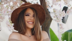 PRVI VASKRS SA ĆERKICOM! Marija Mikić sa stomakom do zuba farbala jaja, pogledajte kako se proslavlja praznik u njenom domu (FOTO)