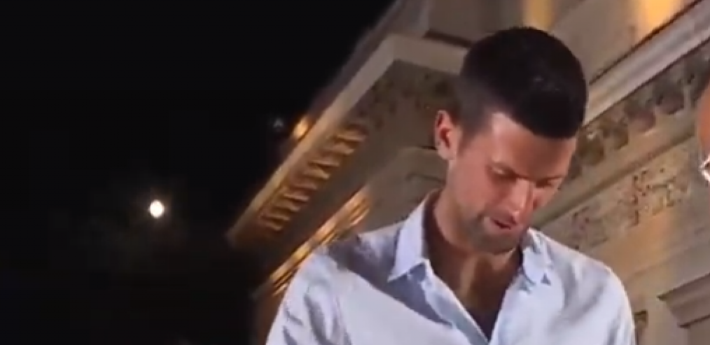 NOLETOV ŠOU NA DOČEKU Sa balkona, na terasu? Moguće je ako ste Đoković (VIDEO)