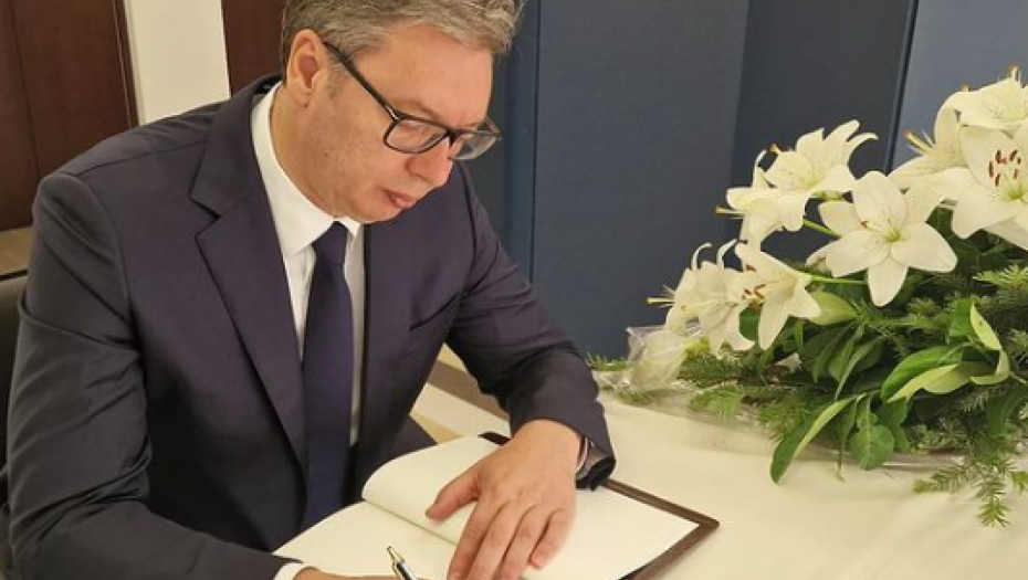 PAMTIĆEMO GA KAO VELIKOG I ISKRENOG PRIJATELJA Predsednik Vučić se emotivno oprostio od Šinzoa Abea (FOTO)