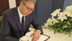 PAMTIĆEMO GA KAO VELIKOG I ISKRENOG PRIJATELJA Predsednik Vučić se emotivno oprostio od Šinzoa Abea (FOTO)