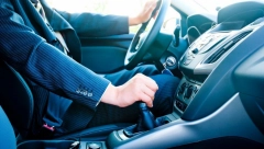 NE UNIŠTAVAJTE MENJAČ BRZINE Skoro svi prave ovu grešku pri parkiranju