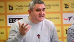 SINIŠA JASNIĆ UHVAĆEN SA MANOJLOVIĆEM I VULETIĆEM Ojadio Univerzijadu, pa bi sad da ojadi celu Srbiju sa onima koji uz lovu spolja zaustavljaju njen razvoj! (FOTO)