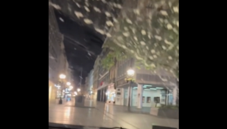 BAHATI VOZAČ ŠOKIRAO SRBIJU Vozio u suprotnom smeru na Brankovom mostu i kroz pešačku zonu Knez Mihajlove (VIDEO)