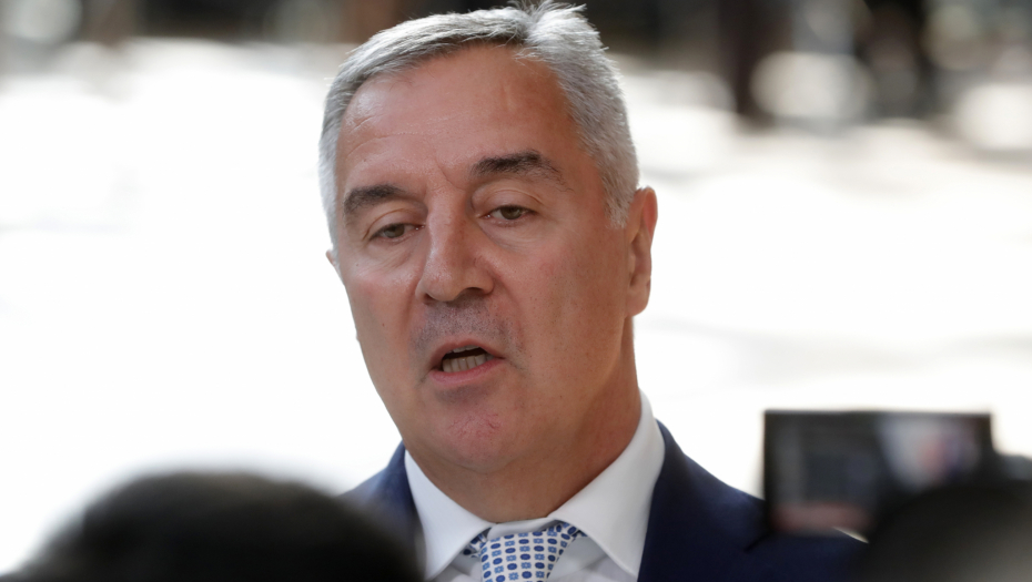 BURA U PODGORICI Milo gura svog mandatara, šta čeka Crnu Goru?