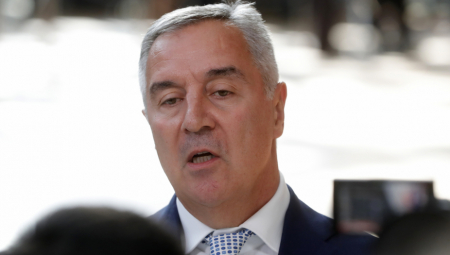 NASTAVIO JEZIVU KAMPANJU Milo Đukanović sramnim rečima udario na SPC