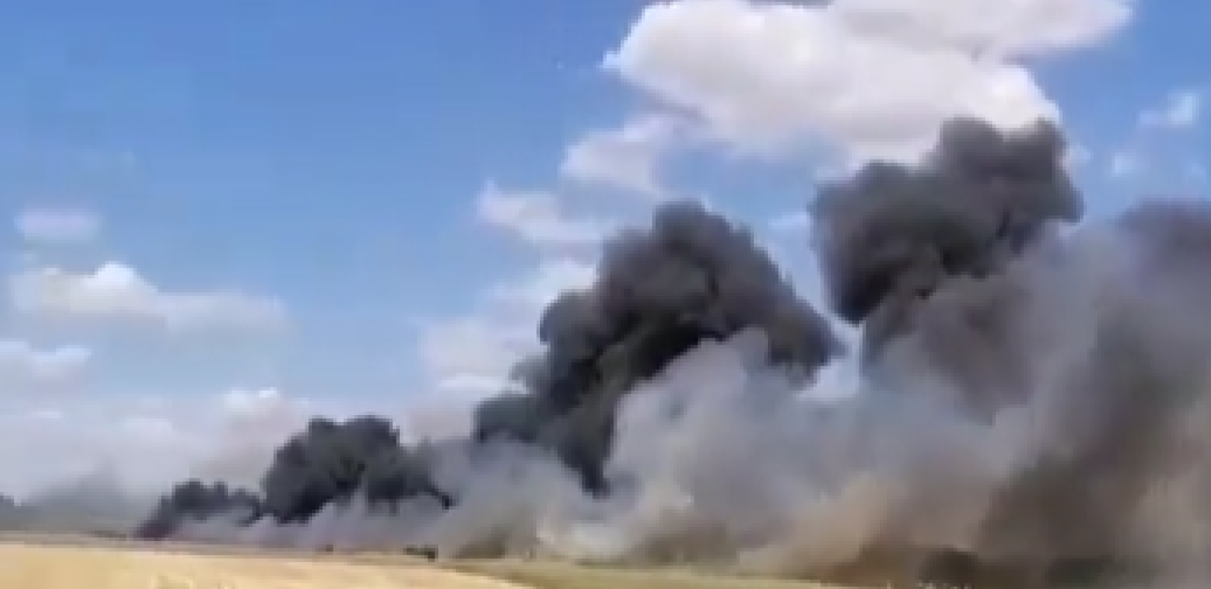 VELIKI POŽAR KOD NOVOG SADA Vatrena stihija se ne stišava, gusti dim kulja na sve strane! (VIDEO)