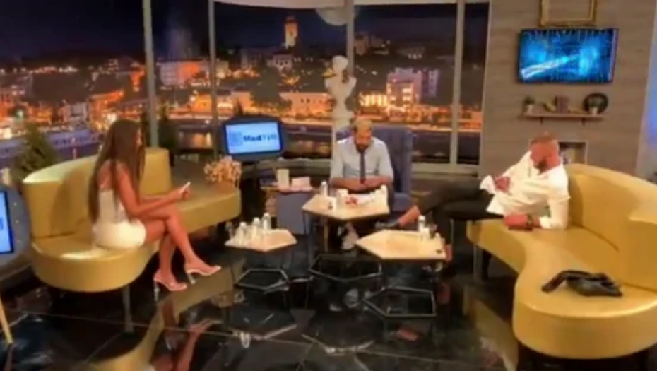 ISKORISTILI TRENUTAK ZA VREME REKLAMA Evo šta rade Anđela i Mensur kad misle da ih niko ne snima