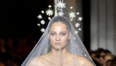 SVE ŽENE SU POLUDELE ZA OVOM VENČANICOM Model Zihaira Murada inspirisan univerzumom je sve ostavio bez teksta