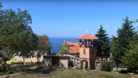 PAROVI KOJI ŽELE DETE DOLAZE U OVU SVETINJU Za manastir Rustovo kažu da zrači mirom Božijim (VIDEO)