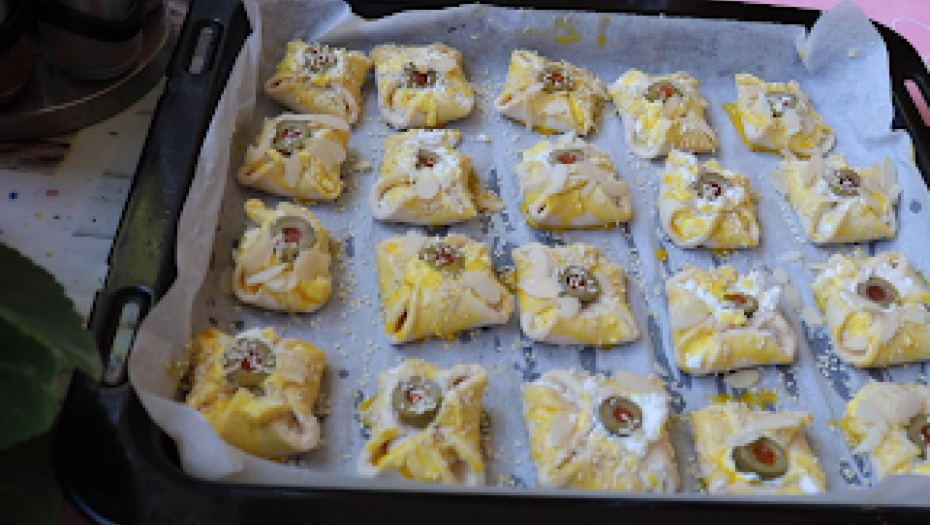 BRZO SE PEČE Napravite fenomenalno slano pecivo sa sirom (VIDEO)