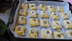 BRZO SE PEČE Napravite fenomenalno slano pecivo sa sirom (VIDEO)