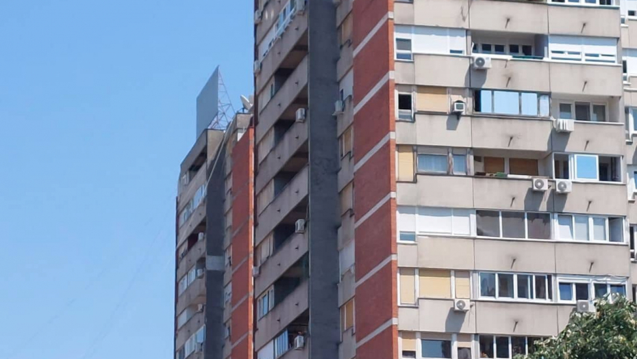 PRANJE TERASE POSVAĐALO KOMŠIJE Deka se žalio na mladog komšiju, a dobio odgovor koji ga je šokirao