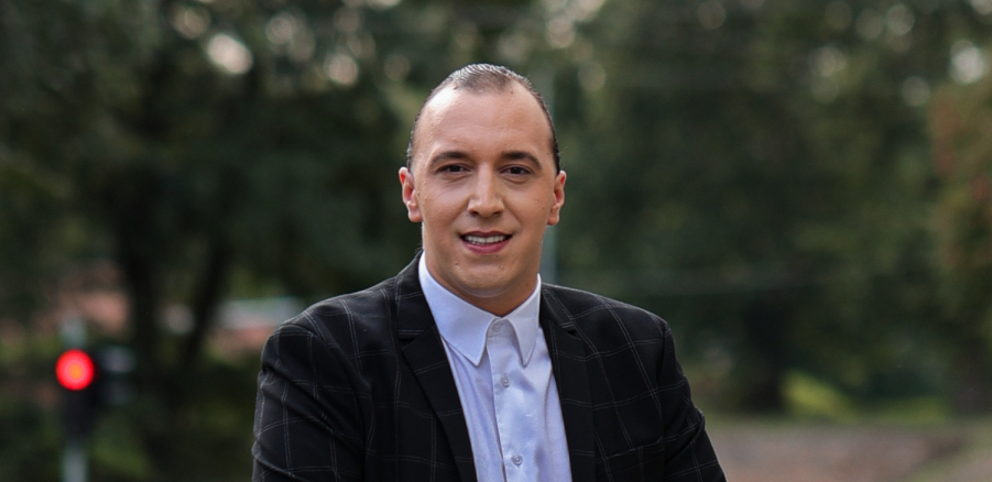 TOKOM SNIMANJA EMISIJE STIGLA DOJAVA O BOMBI Voditelj van sebe, bežao kroz studio, pa doživeo prekid filma