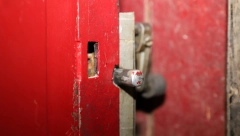 HOROR U ŠAPCU Muškarac propao kroz okno lifta, ostao na mestu mrtav