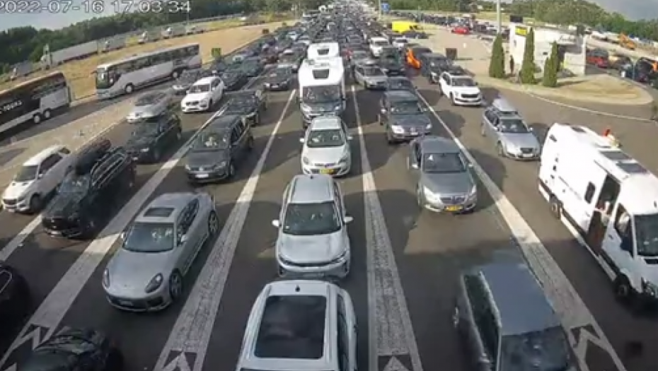 VOZAČI, NIKAKO NE IDITE OVUDA Gužve na ovim graničnim prelazima i putnim pravcima