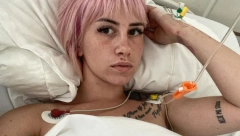 ZVEZDA GRANDA IMALA TEŠKU SAOBRAĆAJKU! Pijani vozač ih pokosio, pevačica završila u kolicima, čeka operaciju (FOTO)