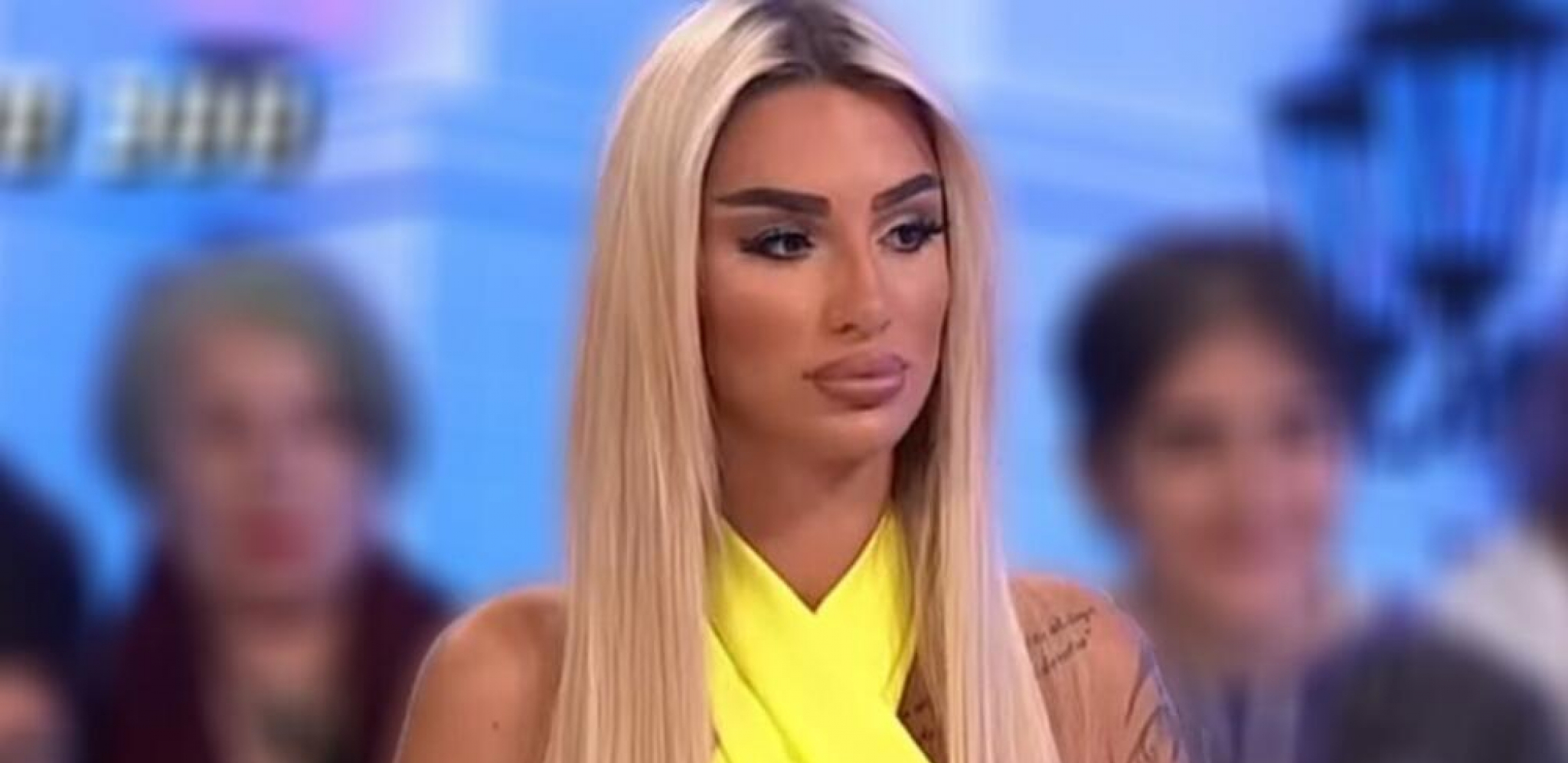 MOŽE DEDA DA JOJ BUDE Isplivale fotografije iz prošlosti Aleksandre Nikolić, na kojima je u društvu starije gospode