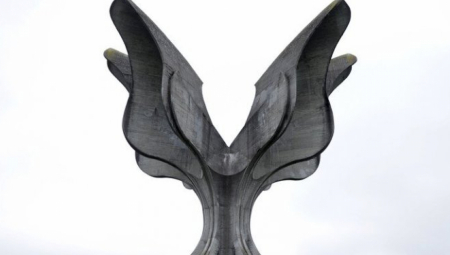 TAJKUNSKI MEDIJI OPET POKAZALI SVOJE PRAVO LICE Draži im je hrvatski ustašluk nego cvet za jasenovačke žrtve!