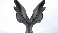 "KAMENI CVET" PROPADA Hrvati zatiru spomenik jasenovačkih žrtava, zajednička grobnica kao šetalište