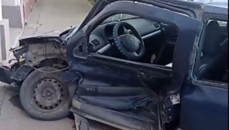 AUTOMOBIL POTPUNO SMRSKAN Evo kako izgleda vozilo u kojem je nastrado policajac iz Bele Crkve (FOTO)