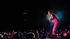 HAOS ZBOG CECE NA AERODROMU U TIVTU Ražnatovićeva stigla na primorje, fanovi u delirijumu, pevačica napravila opšti kolaps