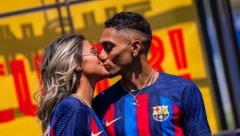 LJUBAV U BARSELONI Brazilac i pod suncem Mediterana ima najslađu podršku: Kakav sočan poljubac na Nou Kampu