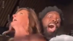 IZAZVAO DIVLJENJE Gosti na svadbi podigli Embida, teškaša od 130 kilograma, izraz njegovog lica bio neverovatan (VIDEO)