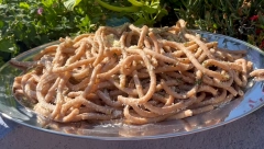 ALO! PREPORUČUJE: Probali smo ovo jelo u Crnoj Gori i jedva smo odvojili prste i oči od šerpe! (VIDEO)