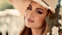 JELENA TOMAŠEVIĆ OBJAVILA FOTKU SA POPULARNOM PEVAČICOM Nju odavno niste videli, a zbog jedne promene ljudi je teško prepoznaju (FOTO)