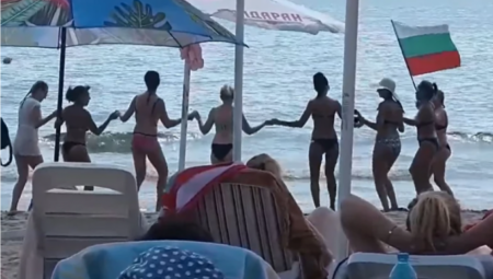SNIMAK BUGARSKIH TURISTA SRUŠIO INTERNET Komšije zaigrale kolo na plaži, pršte komentari (VIDEO)