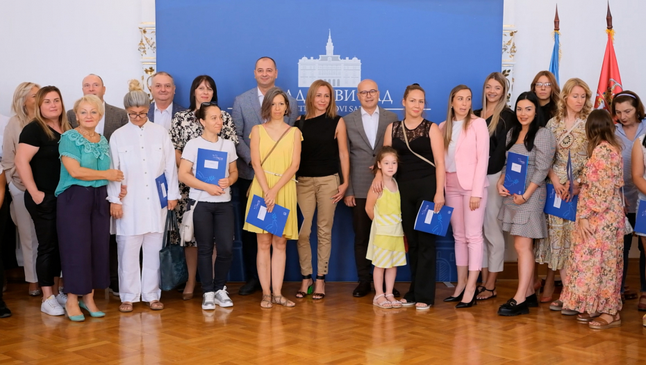 SUDBINA GRADA JE U VAŠIM RUKAMA! Vučević: Ugovor o samozapošljavanju dobilo 40 žena, iz budžeta izdvojeno 15 miliona dinara (FOTO)