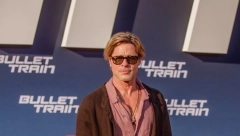 BRED PIT IZAZVAO DRAMU MEĐU ŽENAMA Pojavio se u suknji, izazvao najčudnije reakcije, pa otkrio zašto je ovo uradio