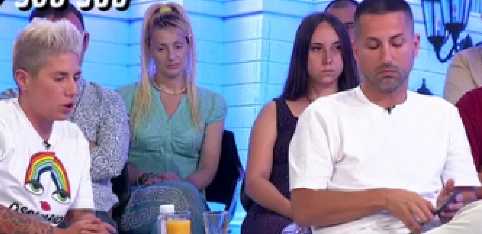 AJMO KARTE NA STO, DA VIDIMO KO JE GREŠIO Matora sasula Anđelu u lice sve, Sandra nije mogla da ostane suzdržana